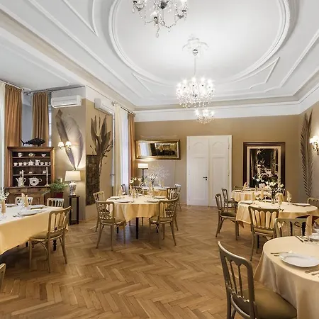 Palac Zabytek Goscinny Ze