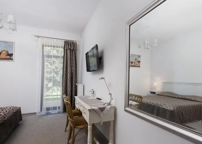 Palac Zabytek Goscinny Ze Vila Nieznanice