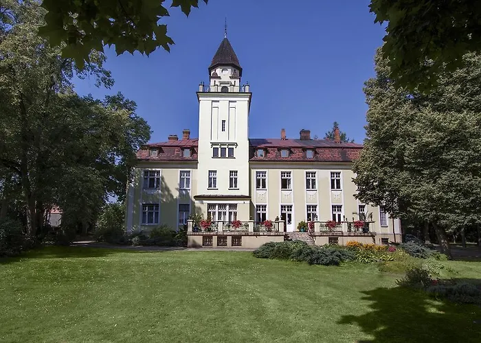 Vila Palac Zabytek Goscinny Ze Nieznanice