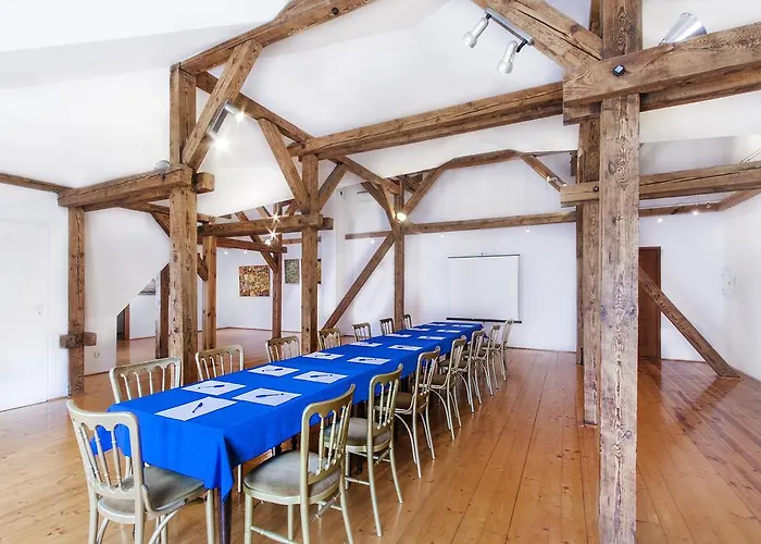 Palac Zabytek Goscinny Ze Vila *